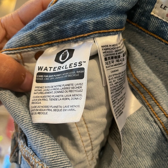 Levi's (men's) jeans repurposed to women's cutoff shorts. Perfect for festivals! - Picture 5 of 8